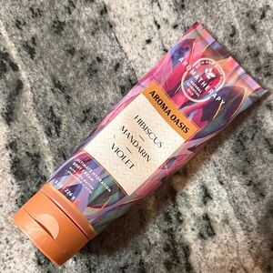 Therapy Aroma Oasis Hibiscus Mandarin Violet Body Wash